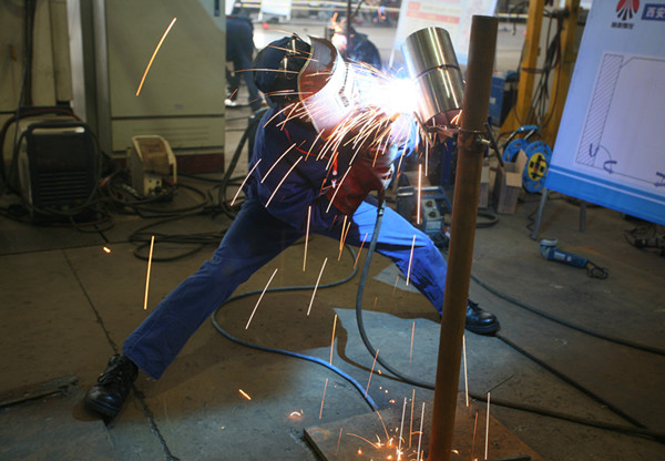 公司組隊(duì)參加重裝焊工技能大賽