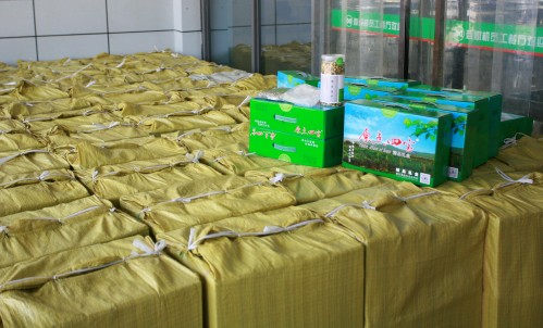 重裝集團(tuán)工會(huì)為西煤機(jī)公司一線(xiàn)員工送清涼