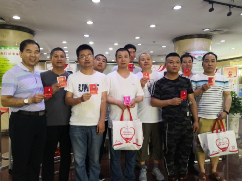 金屬結構分公司職工參加無償獻血社會公益活動